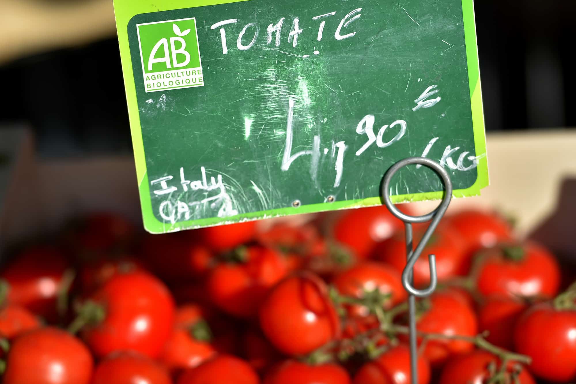 Un tas de tomates certifié label bio